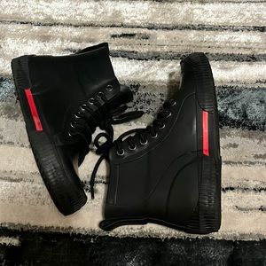 Boys Art Class black Winter boots sz 2